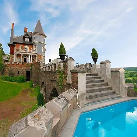 호텔 Castle In With View Heated Pool 3*
