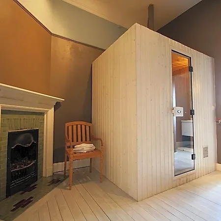 호텔 Castle In With View Heated Pool 3*